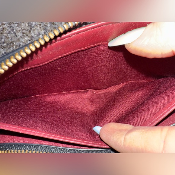 Marc Jacobs black leather zip around walker with lock - Picture 9 of 12